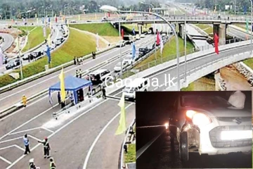 ඉහළ සිට දක්ෂිණ අධිවේගී මාර්ගයට තරුණයෙක් පනී..ගමන් කරමින් සිටි වාහනයක ගැටෙයි..