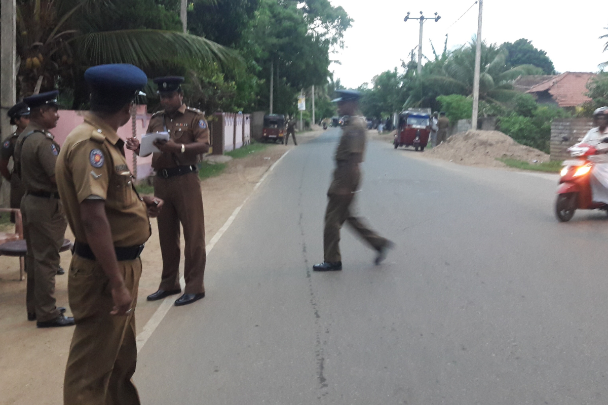 யாழில் சட்டவிரோத மணலுடன் வந்த டிப்பர் விபத்து | Tipper Carrying Illegal Sand Crashes In Jaffna
