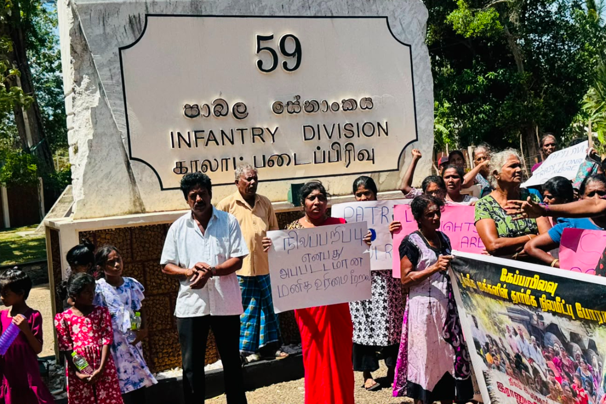 கேப்பாப்புலவு காணிகளை விடுவிக்கக் கோரி இராணுவ முகாமுக்கு முன்பாக போராட்டம் | Keppapulavu Protest In Front Of The Army Camp