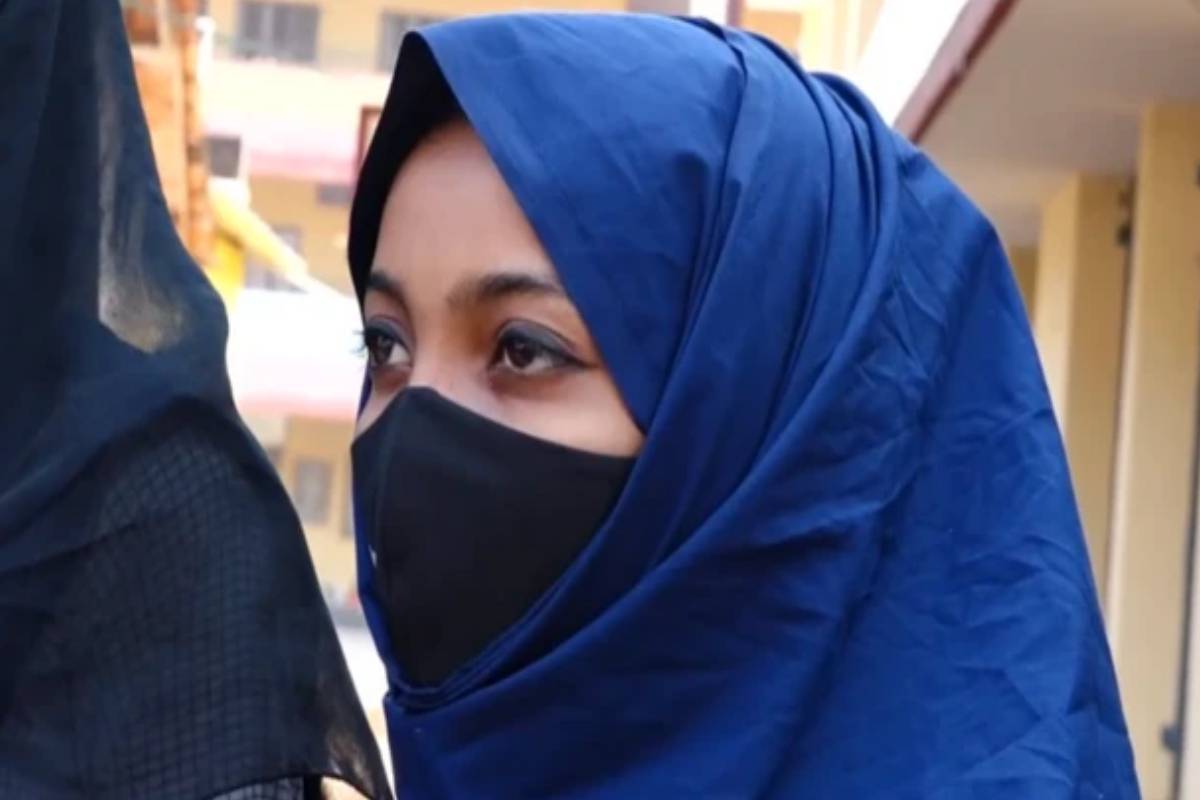 ஹிஜாப் விவகாரத்தில் சட்டம் என்றால், அனோஜன் விடயத்திலும் சவுதி சட்டமா? ; ஹரீஸ் கேள்வி | Does Saudi Law Apply To Anojan Hijab Issue Well ஹிஜாப் விவகாரத்தில் சட்டம் என்றால், அனோஜன் விடயத்திலும் சவுதி சட்டமா? ; ஹரீஸ் கேள்வி | Does Saudi Law Apply To Anojan Hijab Issue Well