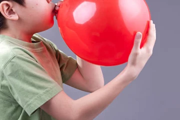 சிறுவன் ஒருவனின் உயிரைப்பறித்த பலூன்