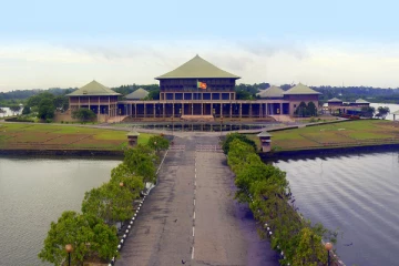 மூன்று நாட்களுக்கு பெட்ரோல் இல்லை! வரிசையில் நிற்கவேண்டாம் -நாடாளுமன்றில் அரசாங்கம் கோரிக்கை