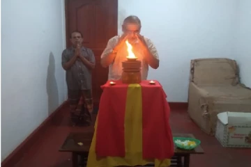 விக்னேஸ்வரன் தனது இல்லத்தில் மாவீரர்களுக்கு அஞ்சலி செலுத்தினார்