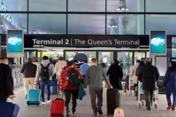 பயங்கர தீ விபத்தால் லண்டன் ஹீத்ரோ விமான நிலையம் தற்காலிகமாக மூடல்