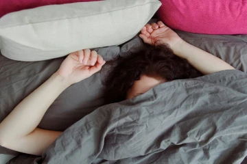 தொங்கி போன தொப்பையை சரி செய்ய நைட்  இந்த பானாத்தை குடிச்சிட்டு படுங்க.. அதிசயம் நடக்கும்!