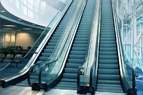 ஸ்பீடாக நகர்ந்த எஸ்கலேட்டர்; உயிரை காப்பாற்ற போராடிய மாணவர்கள் - வீடியோ வைரல் | Escalator Suddenly Speeds Up Viral Video ஸ்பீடாக நகர்ந்த எஸ்கலேட்டர்; உயிரை காப்பாற்ற போராடிய மாணவர்கள் - வீடியோ வைரல் | Escalator Suddenly Speeds Up Viral Video