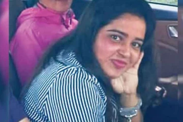 ඉෂාරා සෙව්වන්දිගේ උපන්දිනය පොලිසිය ඇතුලේ ජයටම සමරලා - OIC ට වැඩ වරදි විශේෂ විමර්ශනයක් [VIDEO]