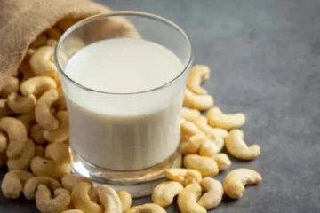 சத்துக்களை அள்ளித்தரும் முந்திரி பால்... என்னெ்னன பயன் இருக்குனு தெரியுமா?