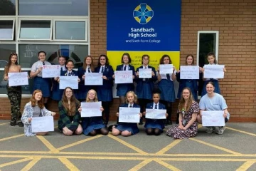 பிரித்தானியாவில் பள்ளி சீருடைக்கு தடை விதிக்க கோரும் மாணவிகள்! சொன்ன அதிர்ச்சி காரணம்