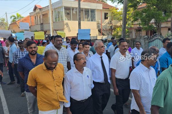 யாழில் இராணுவ முகாம்களை அகற்ற வலியுறுத்தி போராட்டம் முன்னெடுப்பு | Protests Jaffna Removal Of Military Camps