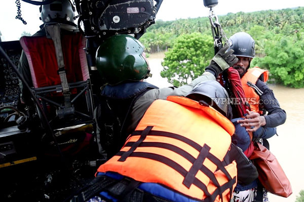 யாழில் இருந்து சென்ற பேருந்து பயணிகளுடன் வெள்ளத்தில் சிக்கியது | Bus Trapped In Floodwaters With 70 Passengers யாழில் இருந்து சென்ற பேருந்து பயணிகளுடன் வெள்ளத்தில் சிக்கியது | Bus Trapped In Floodwaters With 70 Passengers