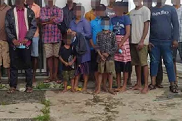 சட்டவிரோதமாக  வெளிநாடு செல்ல முயற்சித்த 19 பேர் கைது