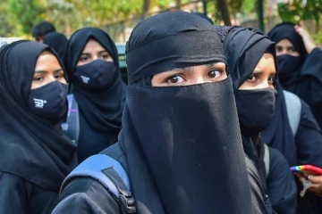 இனி நீட் தேர்விற்கு ஹிஜாப் அணிந்து செல்லலாம்.. உரிமையை பறிக்க முடியாது - கல்வி அமைச்சர் அறிவிப்பு!