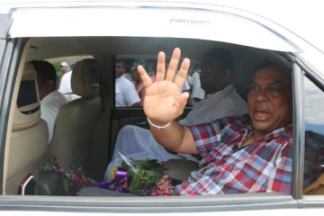 கடும் நெருக்கடியில் தத்தளிக்கும் சிறிலங்கா! இந்தியா பறந்தார் பசில்