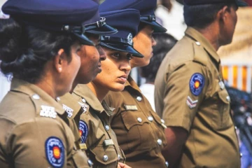 தென்னிலங்கையில் பொலிஸார் மீது துப்பாக்கி பிரயோகம் - ஆயுததாரி சுட்டுக்கொலை