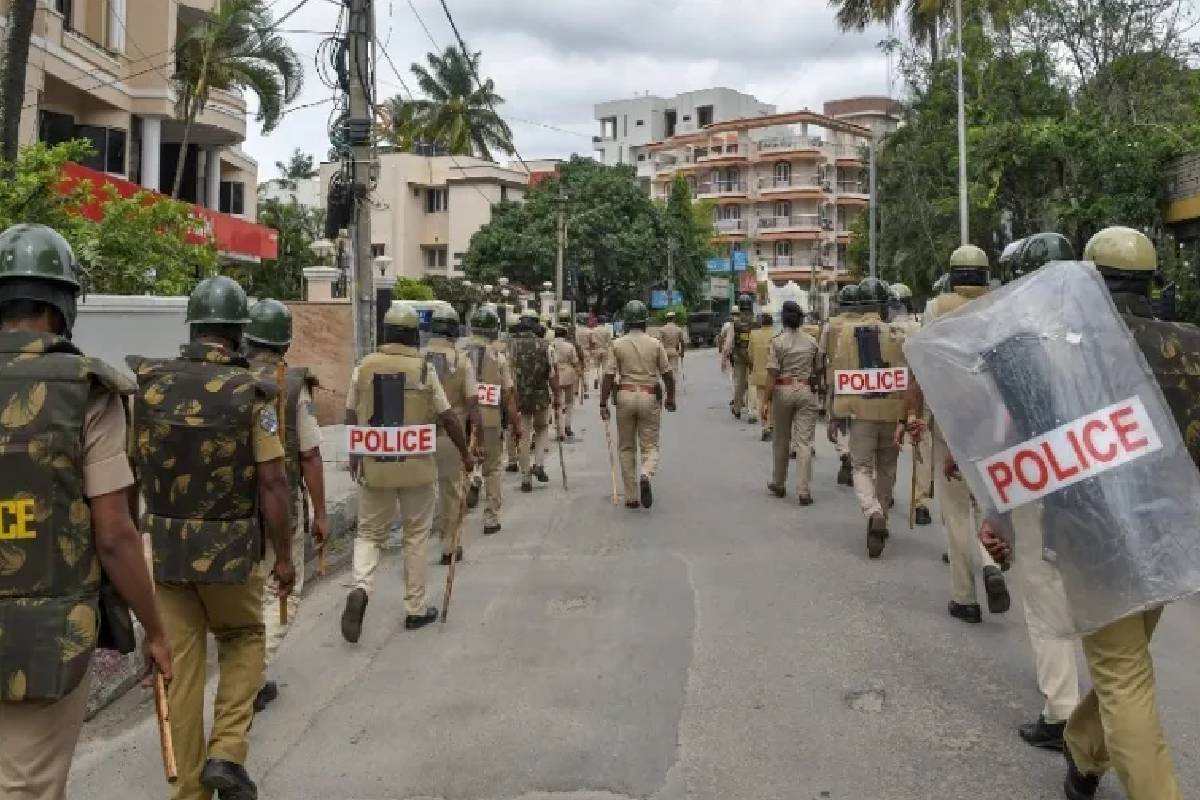 பாலியல் வன்கொடுமை முயற்சி ; கூச்சலிட்ட சிறுமியை மாடியில் இருந்து தள்ளி விட்ட ஓட்டுநர் | Attempted Sexual Assault Driver Girl Off The Roof