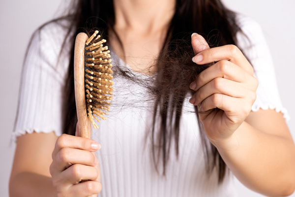 நீரிழிவு நோயாளிகளுக்கு முடி உதிர்வு நாளுக்கு நாள் அதிகரிக்கும்...ஏன் தெரியுமா? தவிர்ப்பது எப்படி? | Diabetes Hair Loss