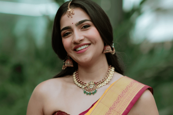 நடிகை ருக்மிணி வசந்தின் காதலர் இவர்தானா.. வெளிவந்த புகைப்படம் இதோ | Rumours About Actress Rukmini Vasanth Lover Photo