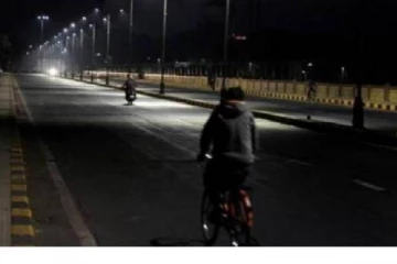 தமிழகத்தில் இரவு நேரம் மற்றும் வார இறுதி ஊரடங்கை ரத்து செய்யக்கோரி வழக்கு