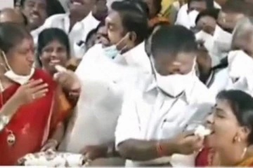 யாரு கண்ணு பட்டுச்சோ! அதிமுக ஓபிஎஸ் - ஈபிஎஸ் சண்டையை கலாய்க்கும் நெட்டிசன்கள்..