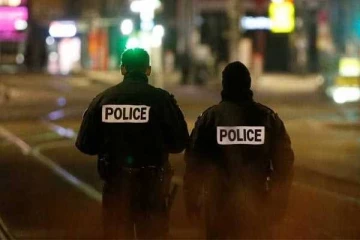 பிரான்சில் எச்சில் துப்பிய நபருக்கு அபராதம் விதிக்க சென்ற பொலிசாருக்கு காத்திருந்த அதிர்ச்சி! திடுக்கிடும் தகவல்