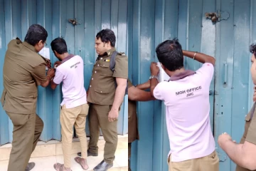 யாழில் கரப்பான் பூச்சியுடன் வடை..! உணவகம் மற்றும் தயாரித்த சமையற்கூடம் என்பன சீல் வைப்பு