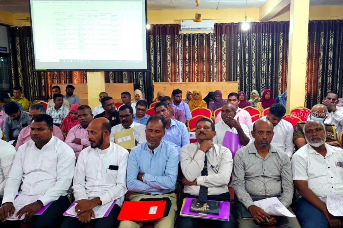 சம்மாந்துறை பிரதேச அபிவிருத்தி ஒருங்கிணைப்புக் குழு கூட்டம்: முக்கிய தீர்மானங்கள் நிறைவேற்றம் | Sammanthurai Coordination Committee Meeting சம்மாந்துறை பிரதேச அபிவிருத்தி ஒருங்கிணைப்புக் குழு கூட்டம்: முக்கிய தீர்மானங்கள் நிறைவேற்றம் | Sammanthurai Coordination Committee Meeting
