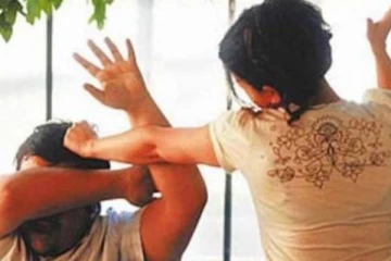 15 வயது சிறுமியுடன் தகாத உறவில் கணவன் - கட்டிப்போட்டு உறுப்பை துண்டித்த மனைவி!