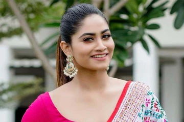 போலீஸ் கெட்டப்பில் அசத்தும் பிக் பாஸ் நடிகை ஷிவானி.. எப்படி இருக்கிறார் பாருங்க