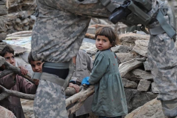 துருக்கி நாட்டிற்குள்   நுழைய முயன்ற 300  அகதிகள்;  தடுத்து நிறுத்திய  இராணுவத்தினர்