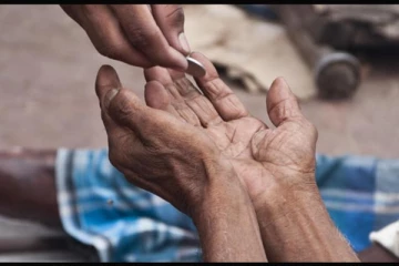 தீடிரென உயிரிழந்த யாசகரிடமிருந்து மீட்கப்பட்ட லட்சக்கணக்கான பணம்!