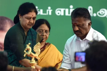 ஓபிஎஸ் மாநாட்டிற்கு அழைப்பு; நினைத்தது பலிக்குமா - சசிகலா அதிரடி பதில்