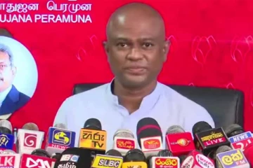 அரசாங்கம் வெள்ளைக்காரர்களின் உள்ளாடைகளை அணியாது! மதுர விதானகே