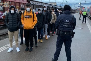 சுவிட்சர்லாந்தில் சட்டவிரோதமாக நுழைந்தவர்களை திருப்பி அனுப்ப நடவடிக்கை