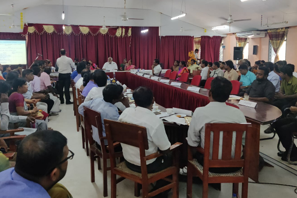சமூக சிந்தனையோடு அதிகாரிகள் செயற்பட வேண்டும் - அமைச்சர் டக்ளஸ் வேண்டுகோள் | Douglas Devananda Meeting In Kayts