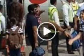 குடும்பத்துடன் விமானநிலையத்தில் வந்து இறங்கிய தல அஜித்! கொள்ளை அழகில் சிம்பலாக இருக்கும் மகள்! தீயாய் பரவும் வீடியோ
