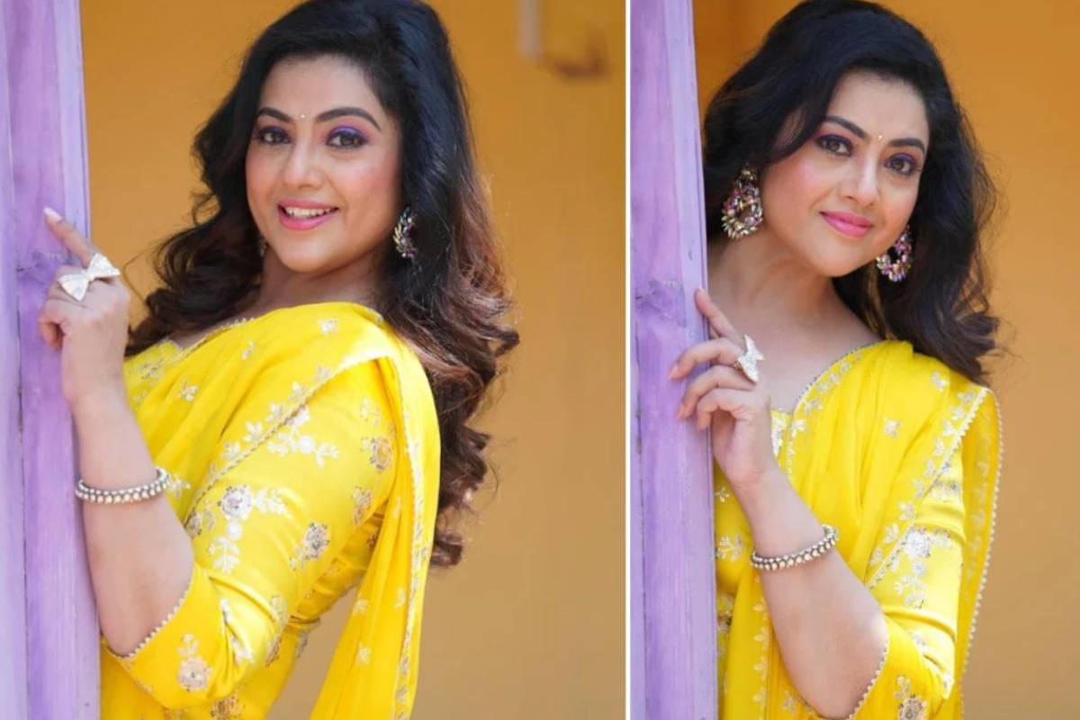 டிரைவர் இல்லாமல் கார் ஓட பயணம் செய்த நடிகை மீனா... எப்படி பாருங்க, வீடியோவுடன் இதோ | Actress Meena Car Ride Without Driver