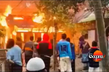 බංග්ලාදේශය ආයෙත් ගිනිගනී - ගෙවල්වල කට්ටිය ඉද්දිම අගුළු දාලා ගිනි තියයි