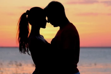 அடிக்கடி கள்ளக்காதலனுடன் உல்லாசம்..கணவனுக்கு  சாப்பாட்டில் மாத்திரை கலந்து கொடுத்து கொன்ற மனைவி..!