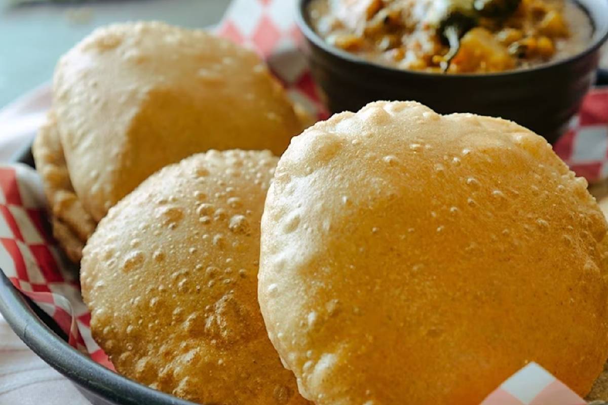 எண்ணெய் துளியும் இல்லாமல் அசத்தல் சுவையில் பூரி! தண்ணீரில் எப்படி செய்வது? | How To Make Poori Without Oil