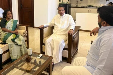 மைத்திரி - அனந்தி சந்திப்பு: முக்கிய விடயங்கள் தொடர்பாக பேச்சு (Photos)