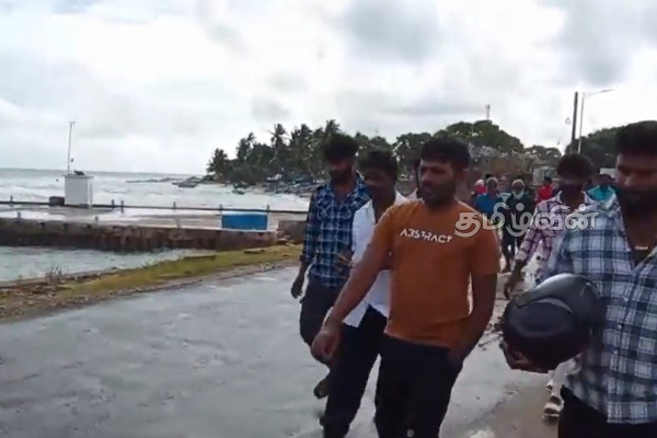 பருத்தித்துறையில் முன்னெடுக்கப்பட்ட கவனயீர்ப்பு போராட்டம் | Attention Grabbing Protest Held In Pedro பருத்தித்துறையில் முன்னெடுக்கப்பட்ட கவனயீர்ப்பு போராட்டம் | Attention Grabbing Protest Held In Pedro