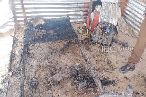 யாழில் எரிந்த நிலையில் சடலமாக மீட்கப்பட்ட முதியவர் | Elderly Man S Body Recovered Burnt Body Allaipiti