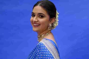 விருது விழாவிற்கு படு கிளாமர் லுக்கில் வந்த நடிகை கீர்த்தி சுரேஷ்... வைரலாகும் போட்டோ