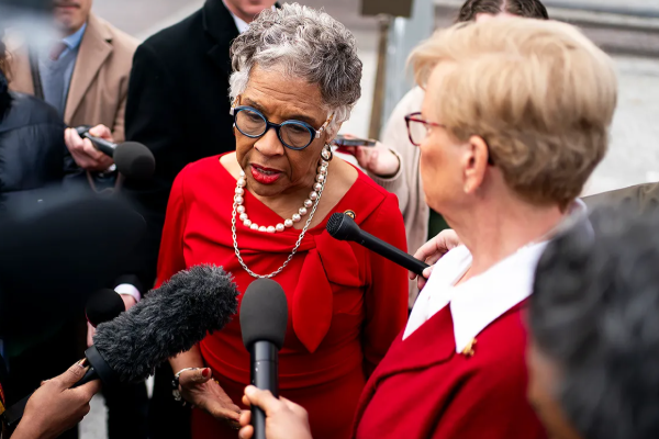 ட்ரம்ப் - கென்னடி மையத்துக்கு எதிராக வழக்கு தாக்கல் | Trump Files Lawsuit Against Kennedy Center