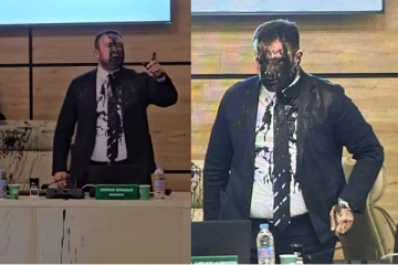 ரஷ்யா தலைமை தேர்தல் ஆணையர் மீது கருப்பு மை வீச்சு ; வெளியான பரபரப்பு வீடியோ