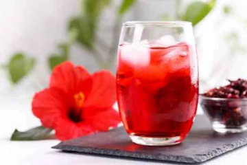 செம்பருத்தி பூவில் ஜூஸ் குடிச்சிருக்கீங்களா? பல நன்மைகள் இதில் ஒளிந்துள்ளதாம்!