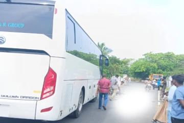 யாழில் இளைஞனை பலியெடுத்த சொகுசு பேருந்து; ஸ்தலத்தில் பறிபோன உயிர்