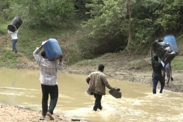 தமிழர் பகுதியொன்றில் முற்றுகையிடப்பட்ட சட்டவிரோத கசிப்பு உற்பத்தி நிலையங்கள் | Illegal Liquor Production Units Raided