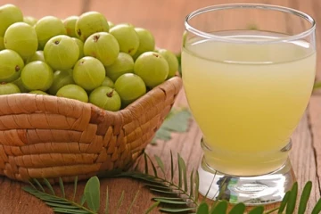 வெயிற் காலத்தில் குடிக்க சூப்பரான நெல்லிக்காய் ஜூஸ்!